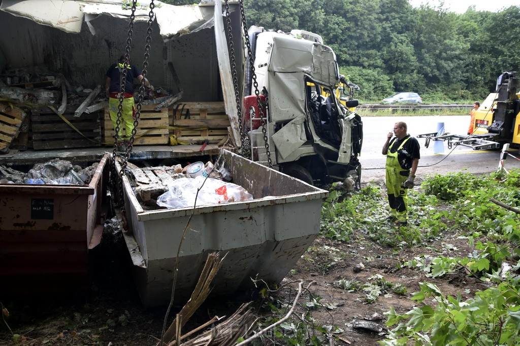 Schwerer VU A 3 Rich Oberhausen Hoehe AK Leverkusen P792.JPG - Miklos Laubert